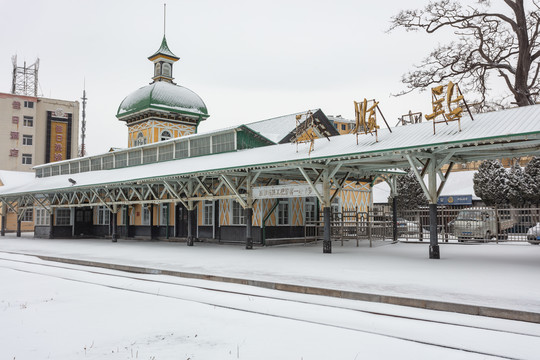 雪后火车站