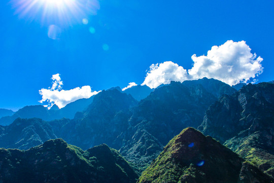 虎跳峡大峡谷