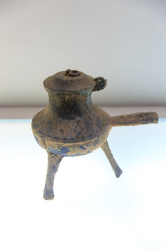合浦汉代文化博物馆连盖铜鐎壶