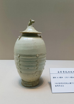 宋影青乳钉纹魂瓶