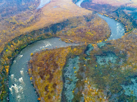 无人机航拍秋季河流