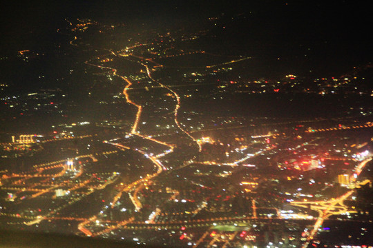 飞机上拍城市夜景