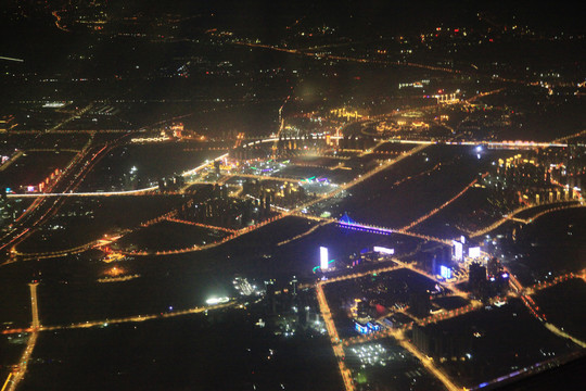 飞机上拍城市夜景