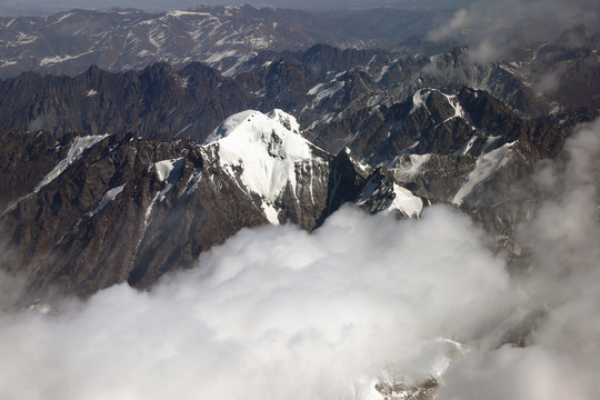 天山雪山