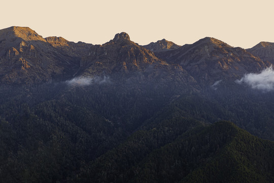 日照金山