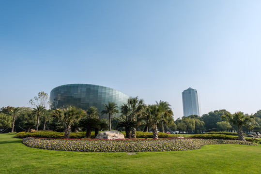 中国上海东方艺术中心附近建筑