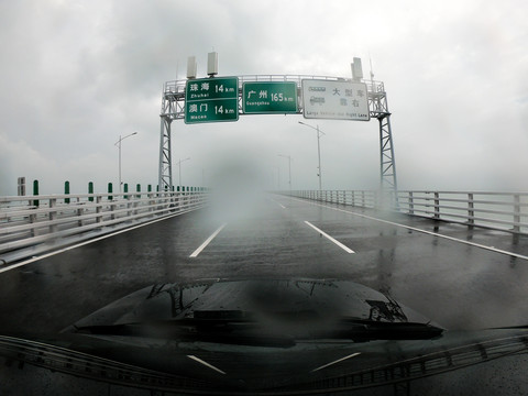 港珠澳大桥距离广州的位置标识