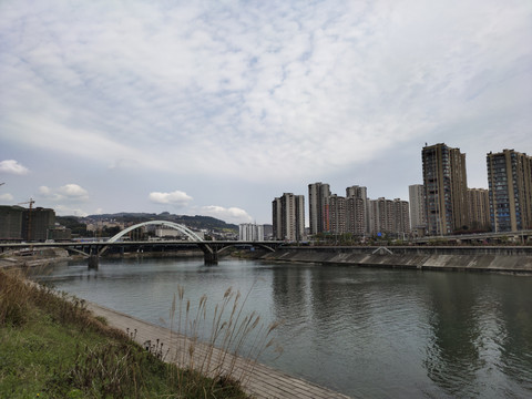 城市建筑与河流