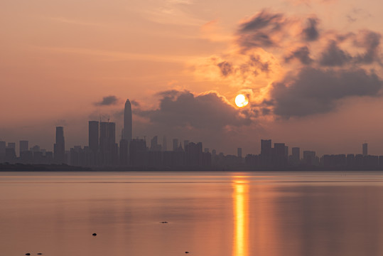 深圳城市建筑日出剪影