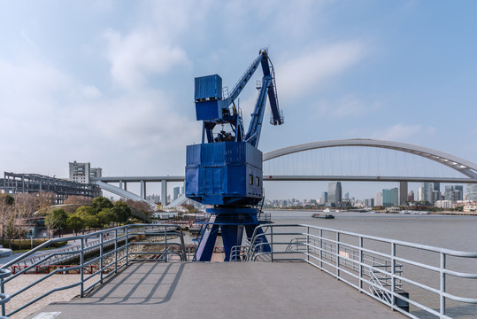 中国上海世博公园的桥梁建筑道路