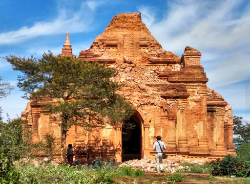 缅甸蒲甘一处被地震毁坏的佛塔