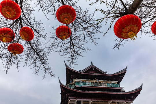 宜宾长江地标广场夹镜楼与红灯笼