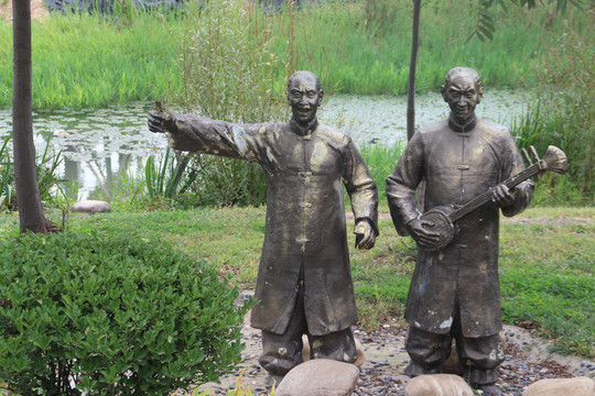 中国西安世博园铜雕抚琴欢唱