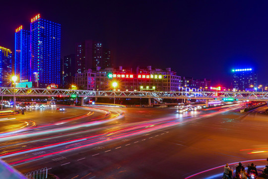 合肥夜晚的车流光轨