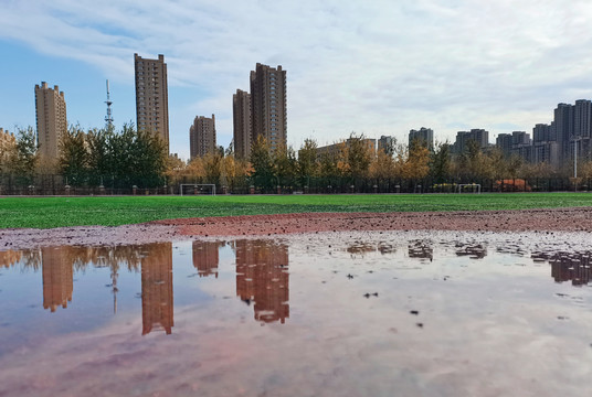 校园雨后