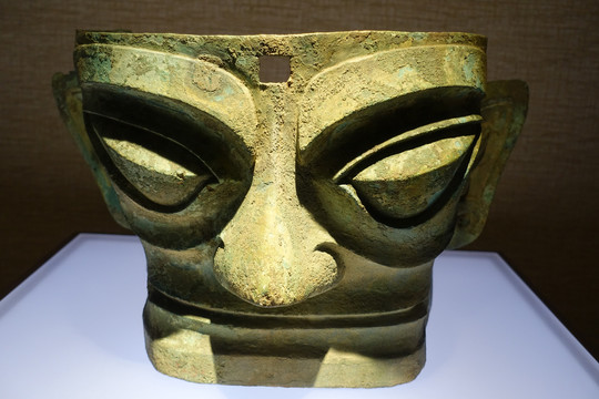 青铜人面具