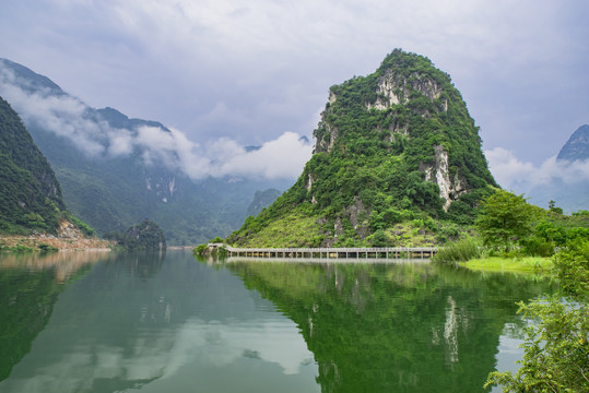 水云间绿水青山