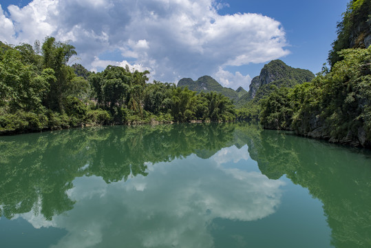 蓝天白云山水风景