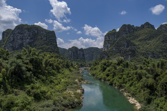 蓝天白云山水风景