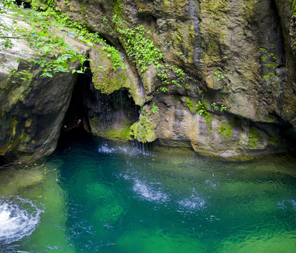 山涧溪水