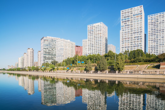 北京建外CBD建筑和通惠河风光