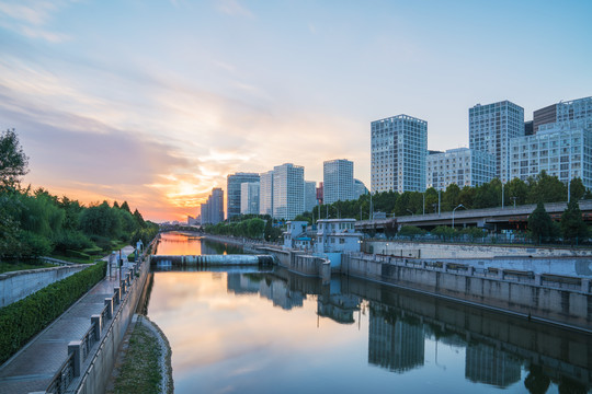 北京建外CBD建筑和通惠河风光