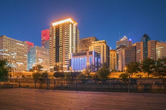 北京建外CBD建筑和通惠河夜景