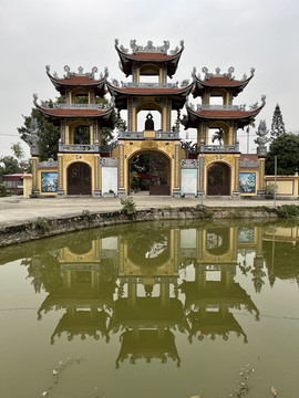 越南寺庙倒影