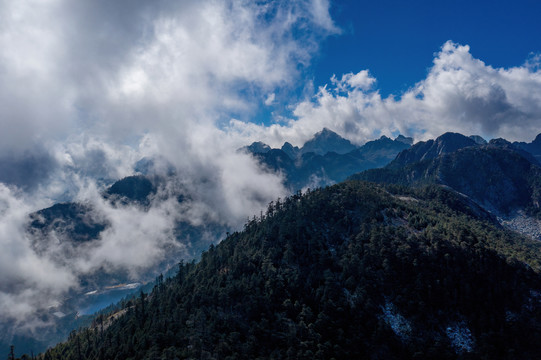 航拍凉山螺髻山