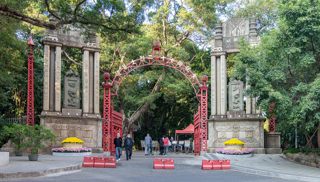 广州黄花岗七十二烈士道墓