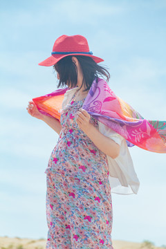 怀孕女人的沙漠之旅