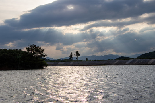 湖泊天空云朵