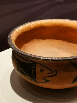 仰韶文化鱼纹彩陶钵