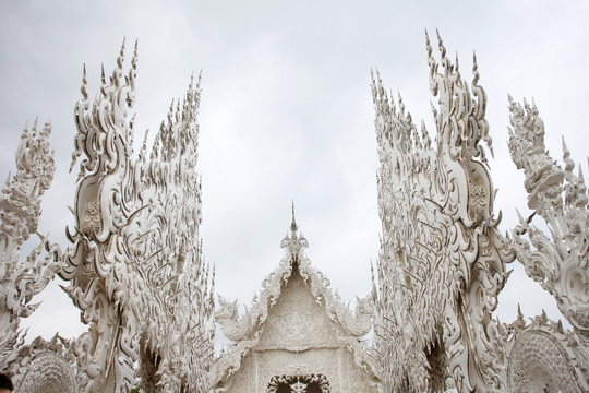 泰国清迈清莱白庙雕塑