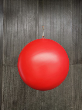 红色装饰吊球