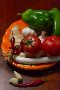 西红柿蔬菜盘