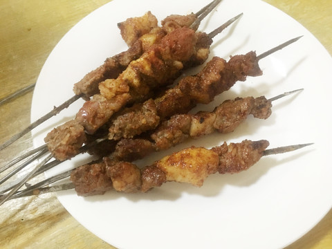 新疆特色小吃烤羊肉串