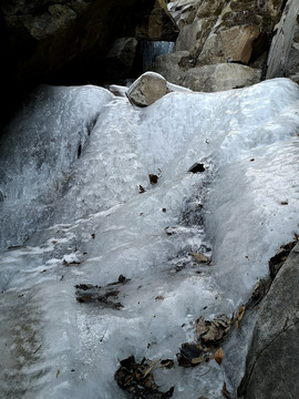 冰冻的溪流