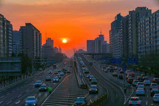 城市夕阳街景