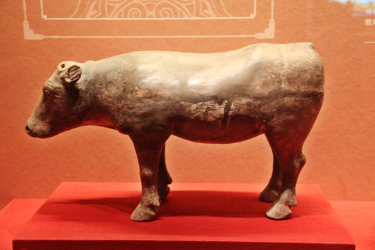 汉代彩绘陶牛