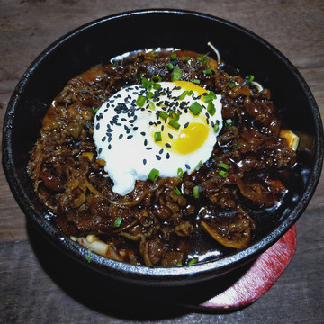 肥牛石锅拌饭