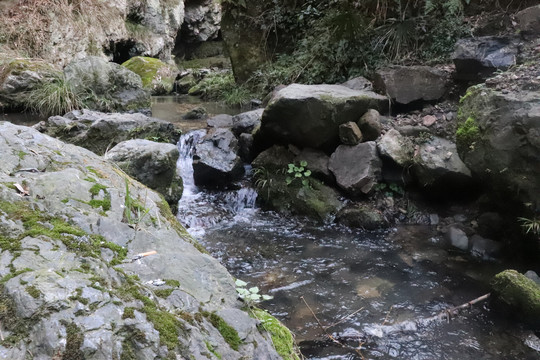 山泉溪流