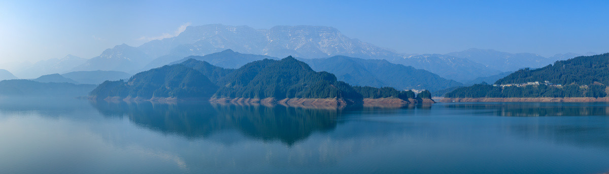 洪雅县瓦屋山雅女湖全景