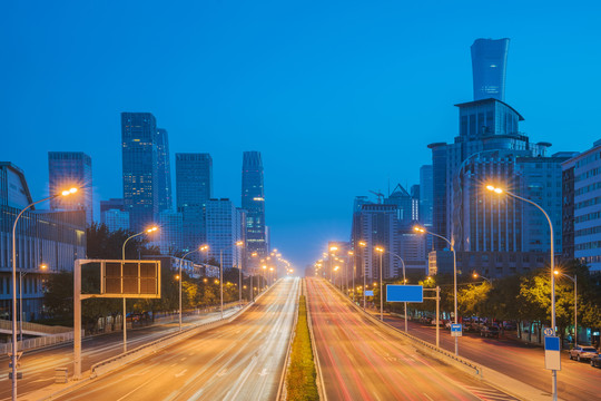 北京城市建筑天际线和道路交通