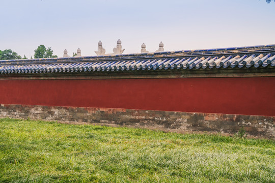 北京天坛公园的古建筑和大片草坪