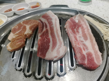 烧烤店烤猪肉