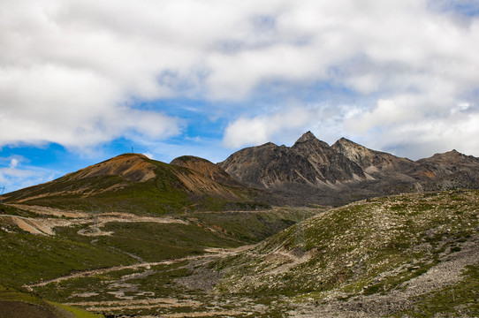 四川川藏线上的折多山风景