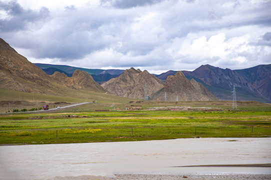 西藏日喀则地区珠峰公路沿途风光