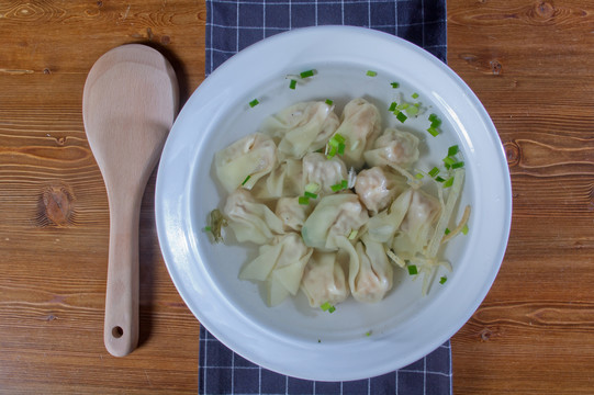 虾仁鲜肉馄饨俯拍