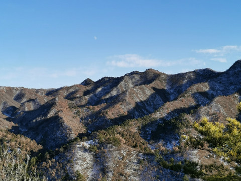 雪后的山